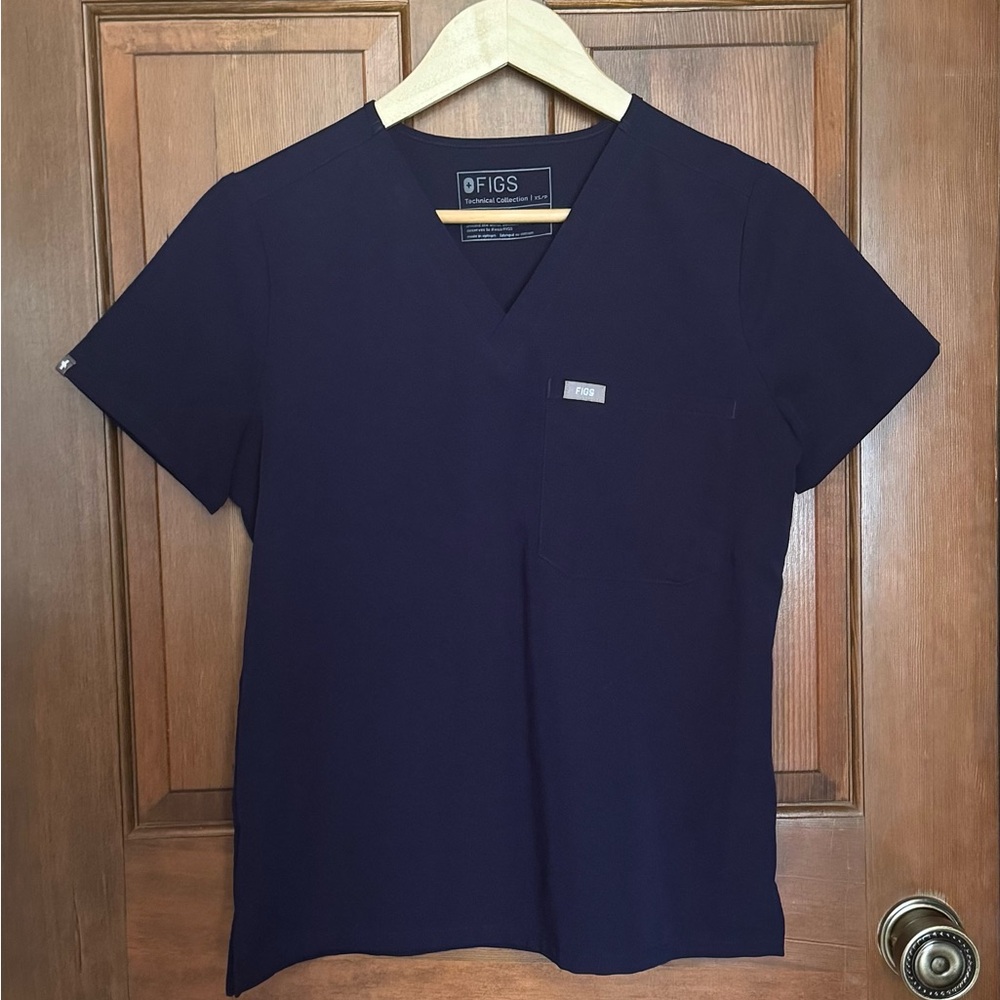 FIGS Women's Navy Scrub Set